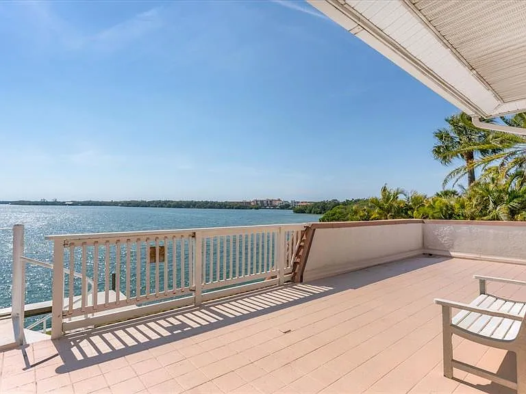120 Sands Point Dr — Photo 33