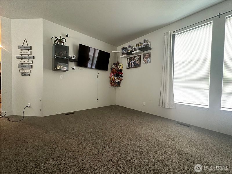 4th image of 1720 Maple Lane #33