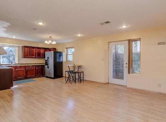 3rd image of 1811 Birmingham St