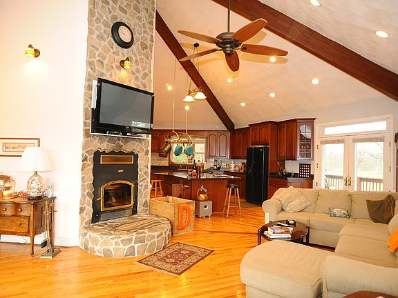 4th image of 4400 Country Club Dr