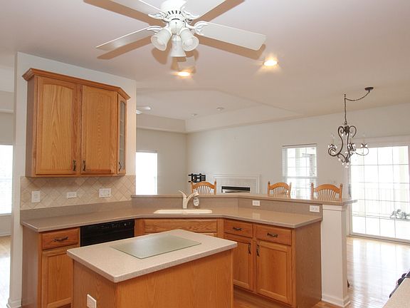 5th image of 1009 Heron Way