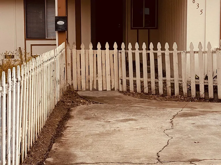635 Seneca Pl — Photo 2