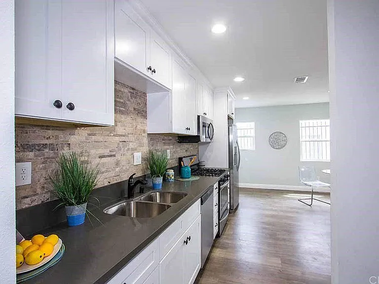 7758 Tujunga Ave — Photo 4