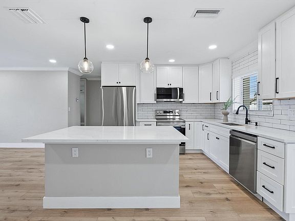 2nd image of 2775 NE 5TH Avenue