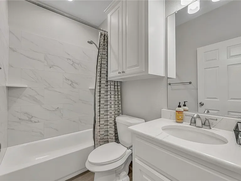 3800 Blackhawk Ln — Photo 13