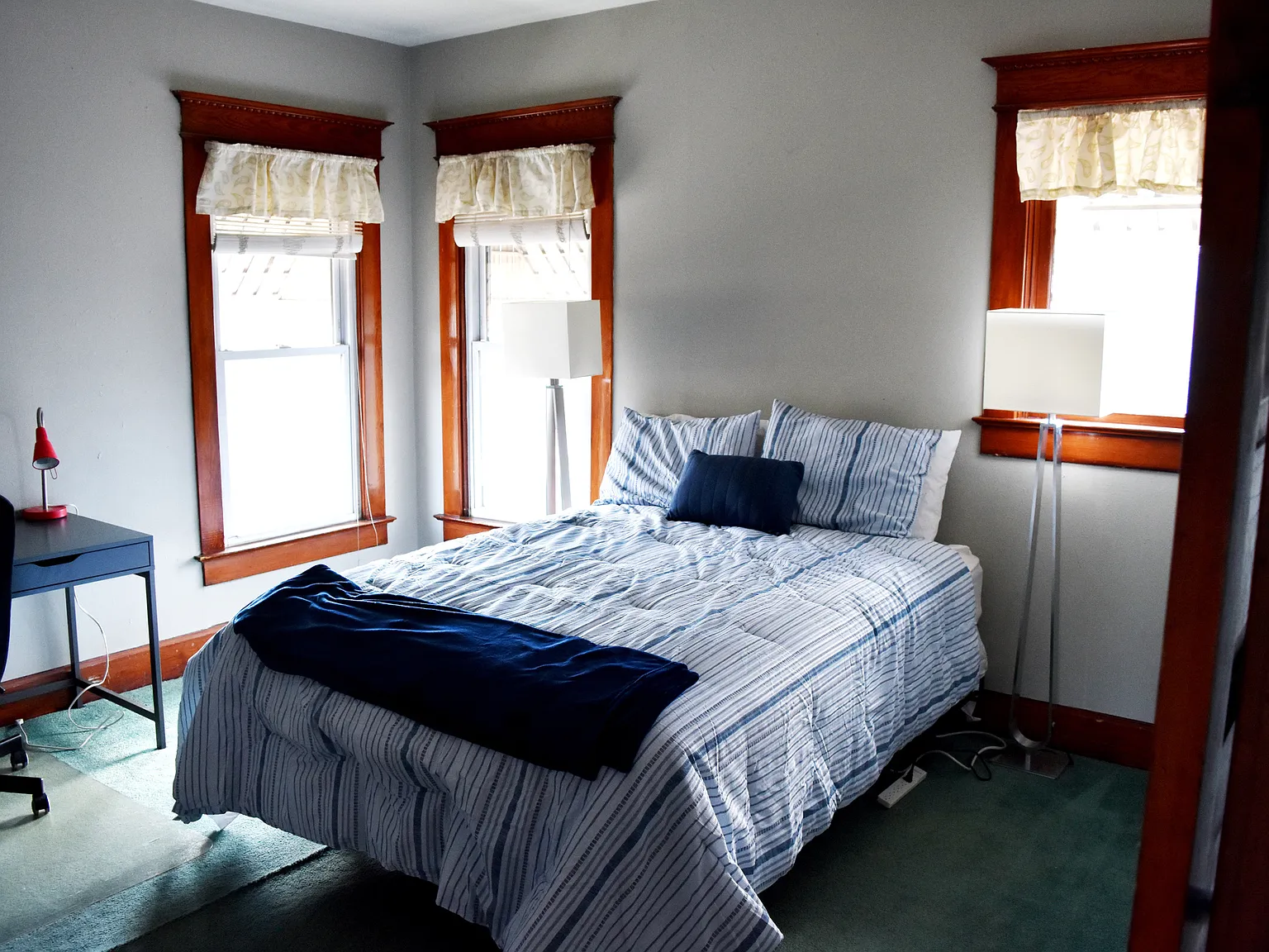 4 bed, 3251 sqft, $1,200 — Photo 2