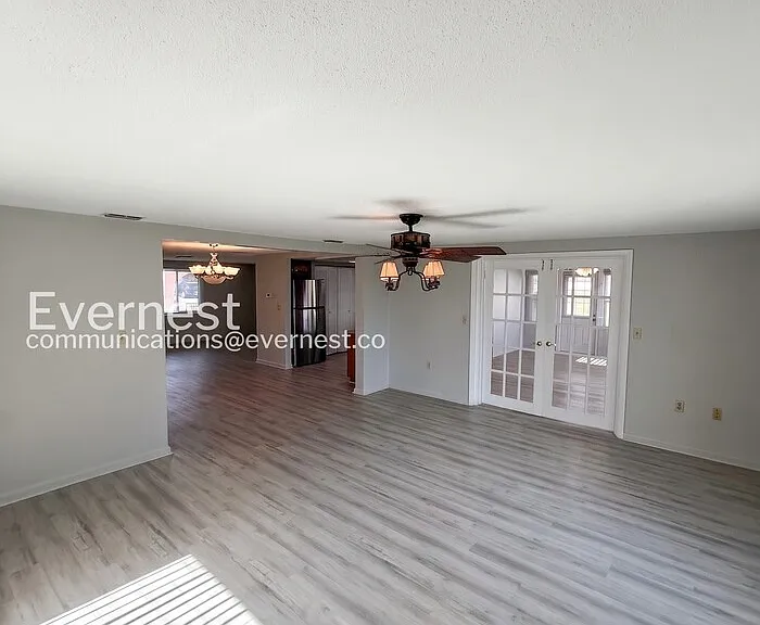 7810 Cayuga Dr — Photo 9