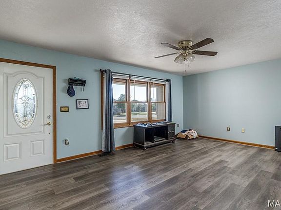 5th image of 1123 Howard Dr