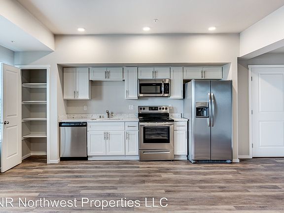 3rd image of 624 E 32nd St APT 103