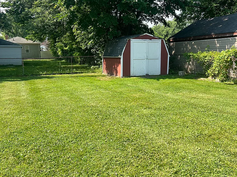 14018 Hendricks Ave — Photo 9