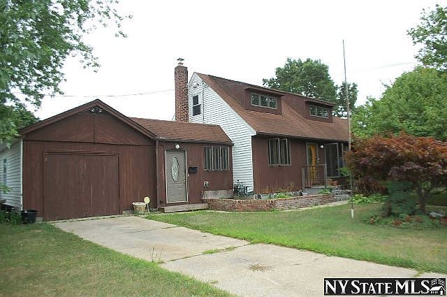 1st image of 5 Robinhood Dr