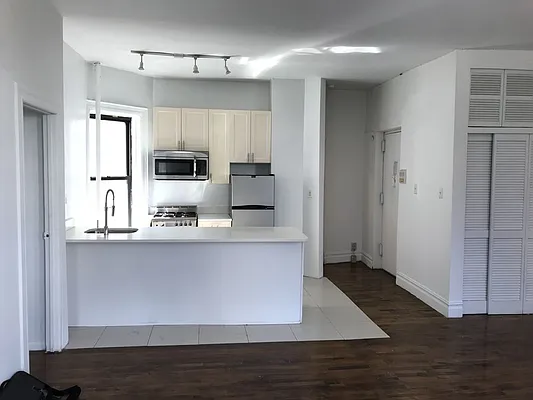 Rented by Sky Management | media 32