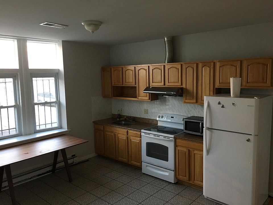 1st image of 2359 N Park Ave #3R