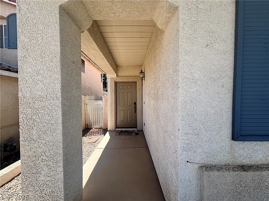 3 bed, 2.0 bath, 1774 sqft, $2,475 — Photo 2