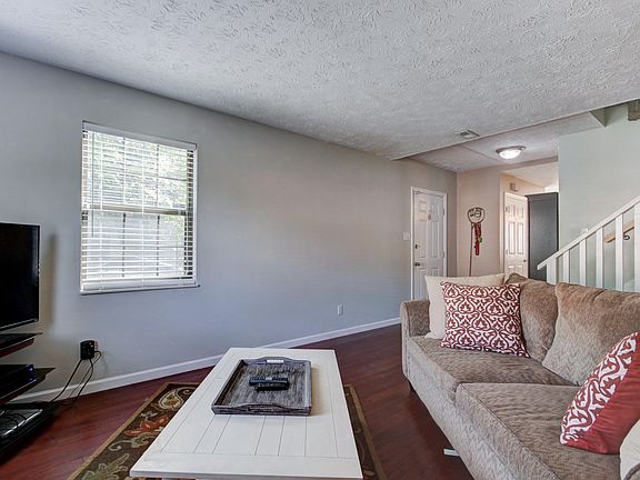 5th image of 7619 Chatham Cir