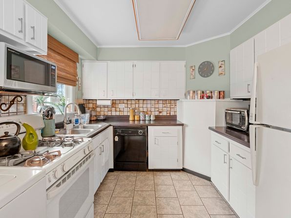 400 Winnebago St, Park Forest, IL 60466
