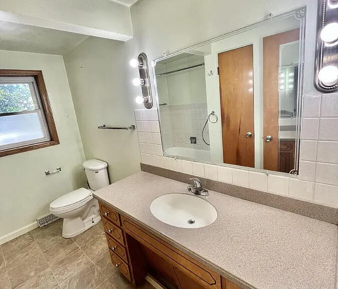 2204 Bainbridge Rd — Photo 22