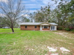 86 D L Godwin Rd, Freeport, FL 32439