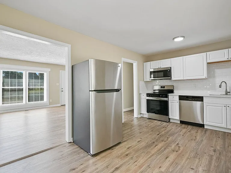 709 Shambrey St — Photo 12