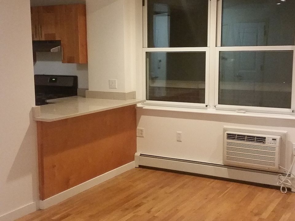 1st image of 2510 Crescent St