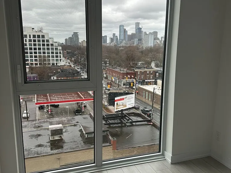 500 Dupont St #715 — Photo 10
