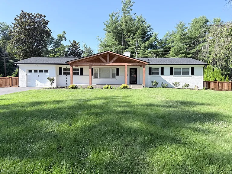 18 Carjen Ave — Photo 6