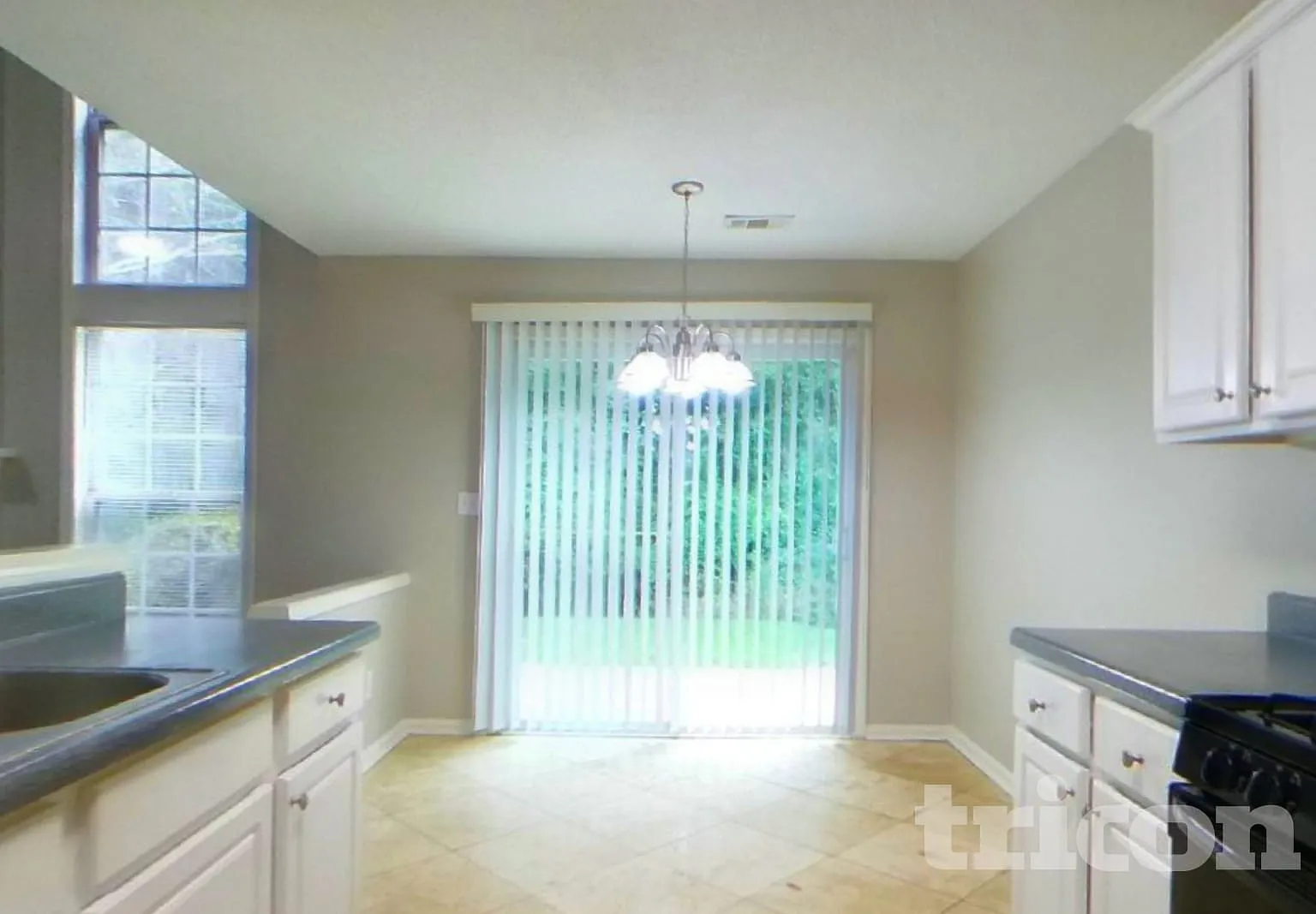 325 Cadeleigh Court Alpharetta GA — Photo 4