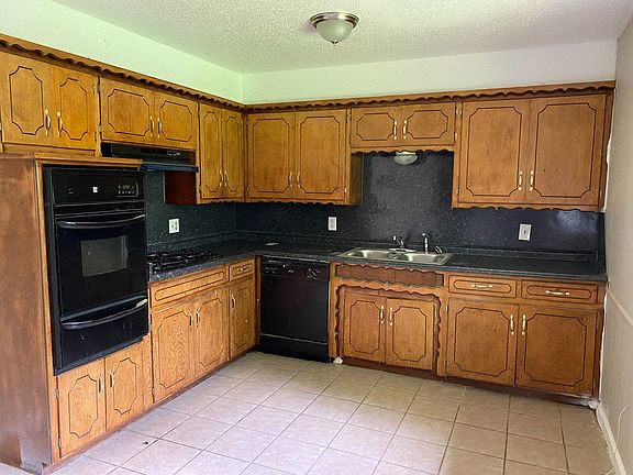 4th image of 637 Royal Ave