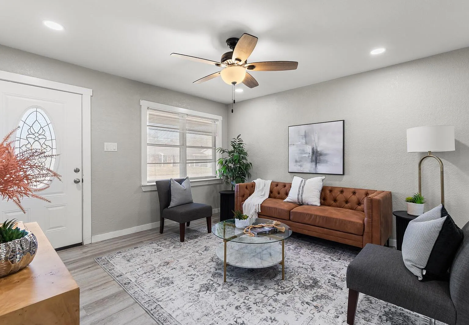 3 bed, 1.5 bath, 1048 sqft, $1,700 — Photo 3
