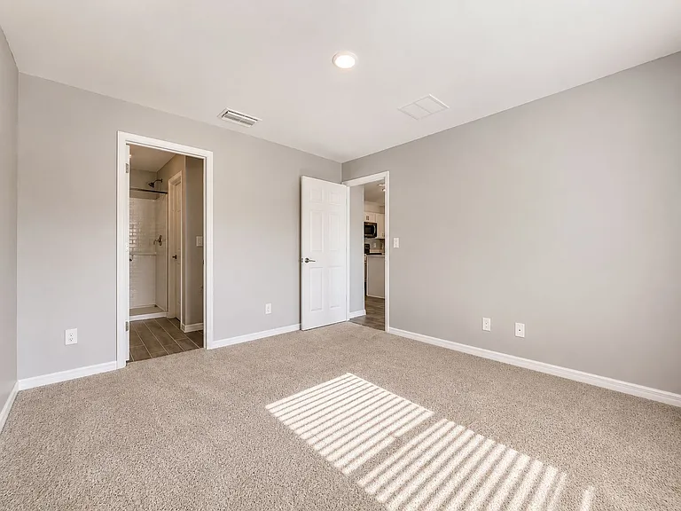 2728 NE 5th Pl — Photo 11
