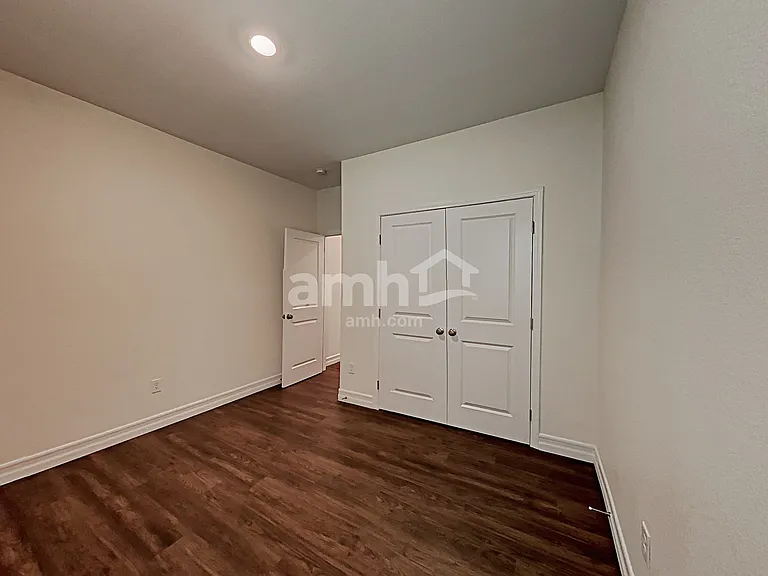 5884 Petronius St — Photo 15