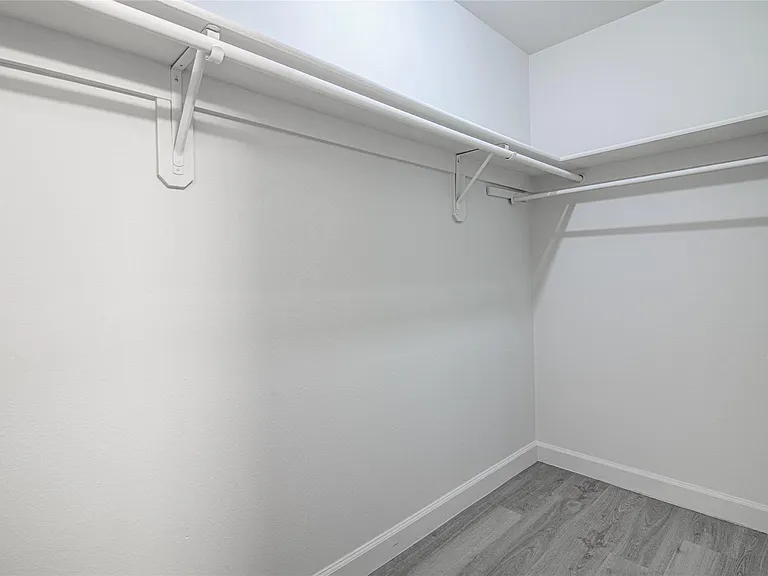 311 W Mary St — Photo 10
