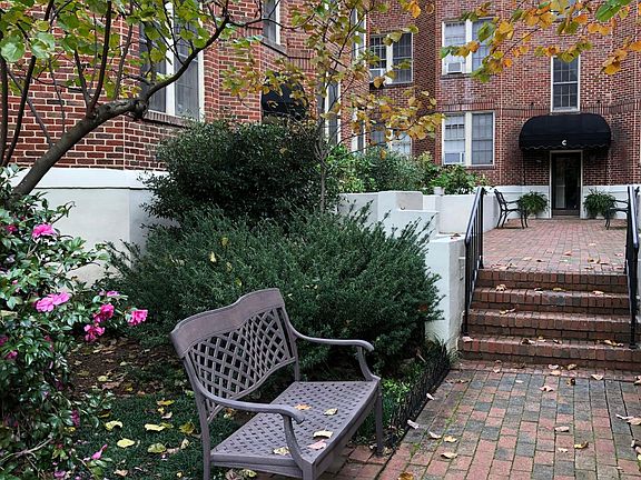 3rd image of 828 N Elm St APT A2