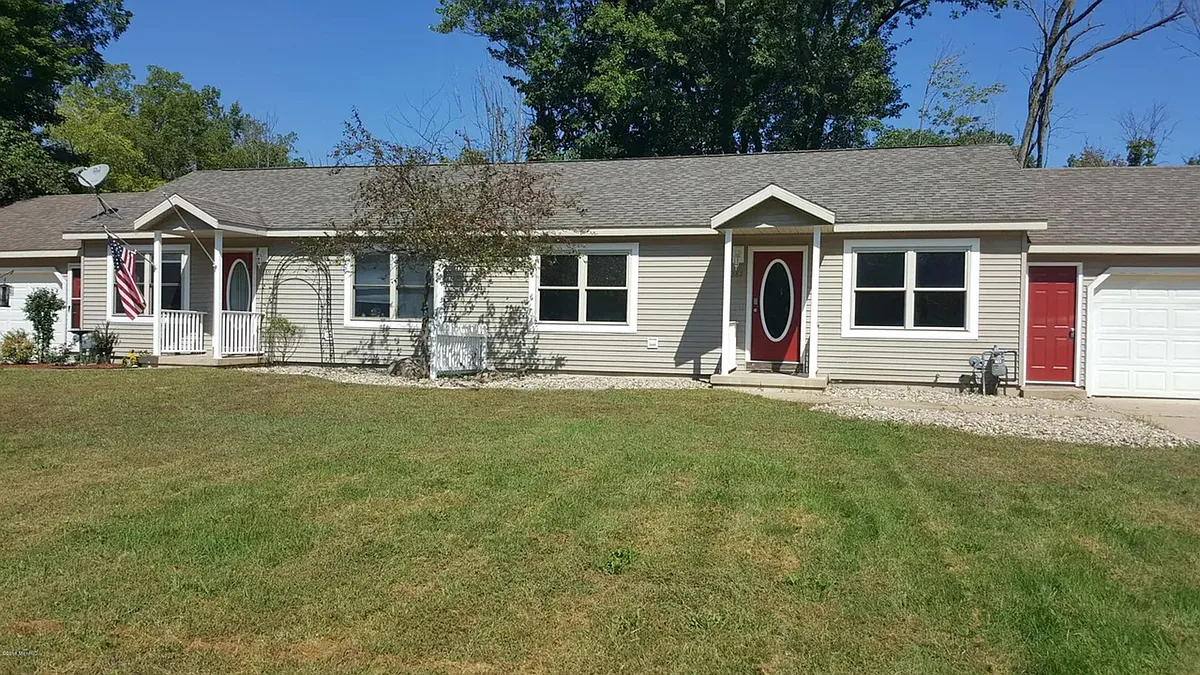 Photo 2 of 30 - 1387-1389 106th Ave #1387 - Otsego, MI Building Photo - 1387-1389 106th Ave #1387
