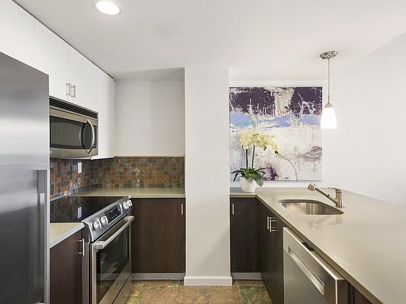 3rd image of 189 Avenue C APT 3A