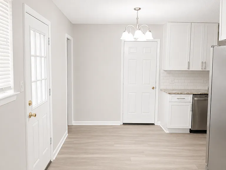 503 Tall Pines St — Photo 3