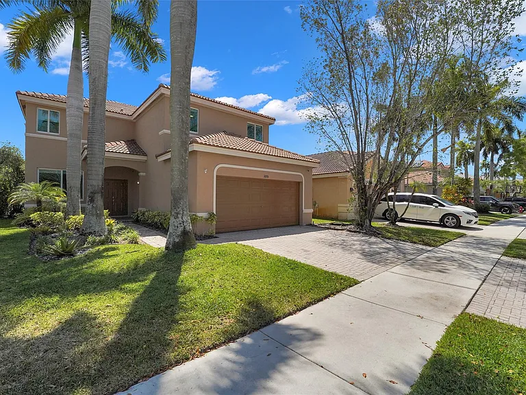 1070 Bluewood Ter — Photo 63