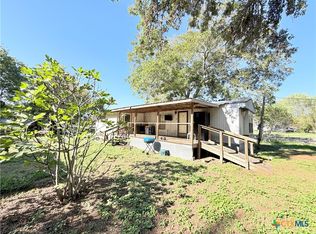 204 Hope St, Yoakum, TX 77995