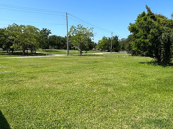 3rd image of 3032 Race Track Rd