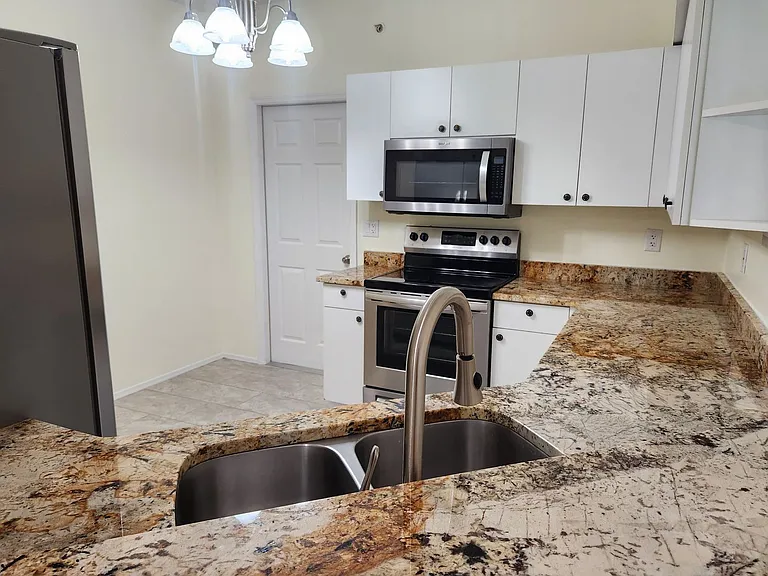6330 Green Oak Cir — Photo 8