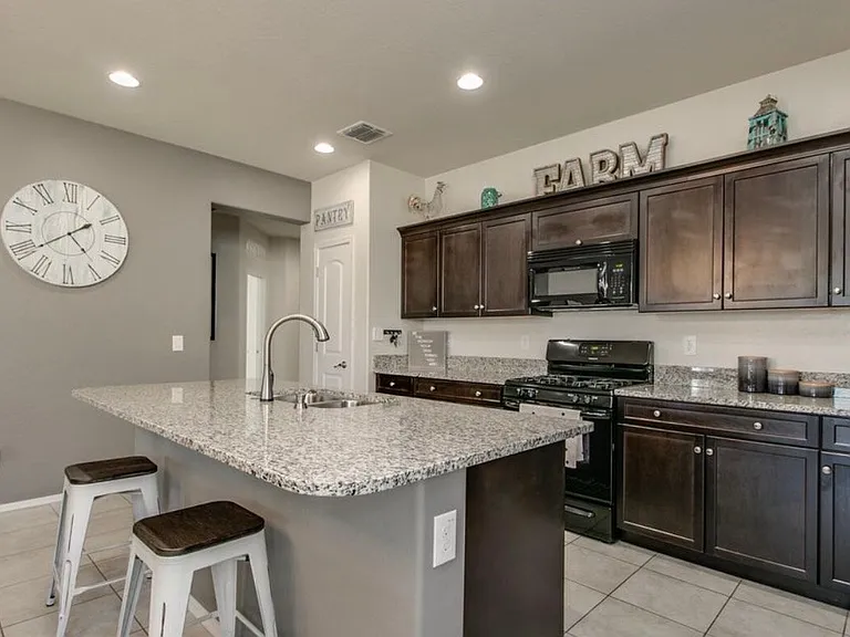 29857 W Columbus Ave — Photo 4