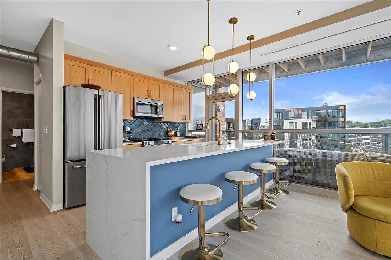 1541 North Jefferson STREET #410 photo 1