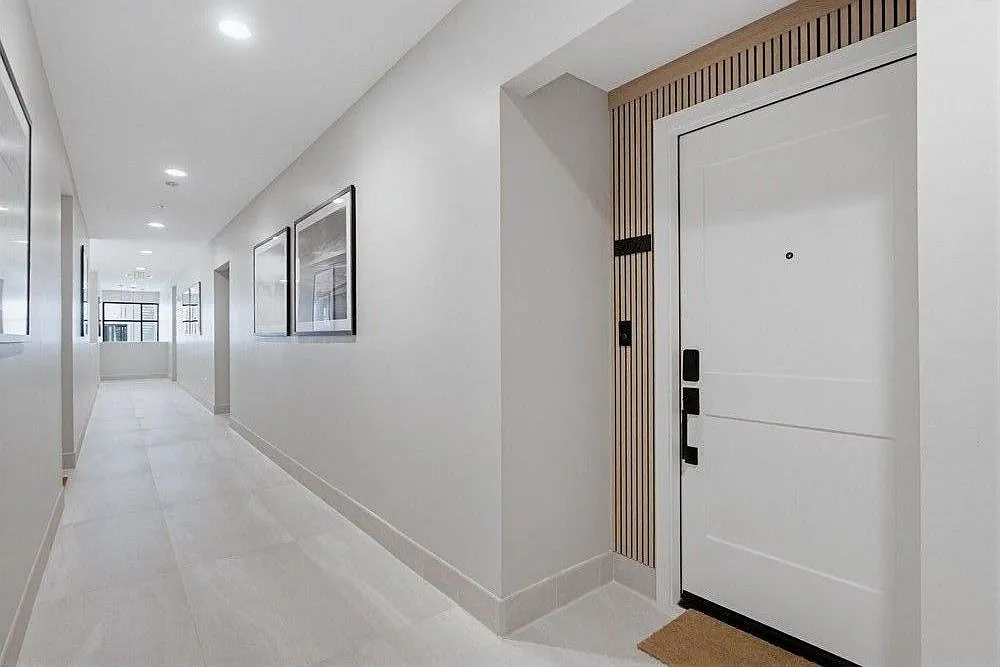 1 bed, 2.0 bath, 1180 sqft, $5,600 — Photo 2