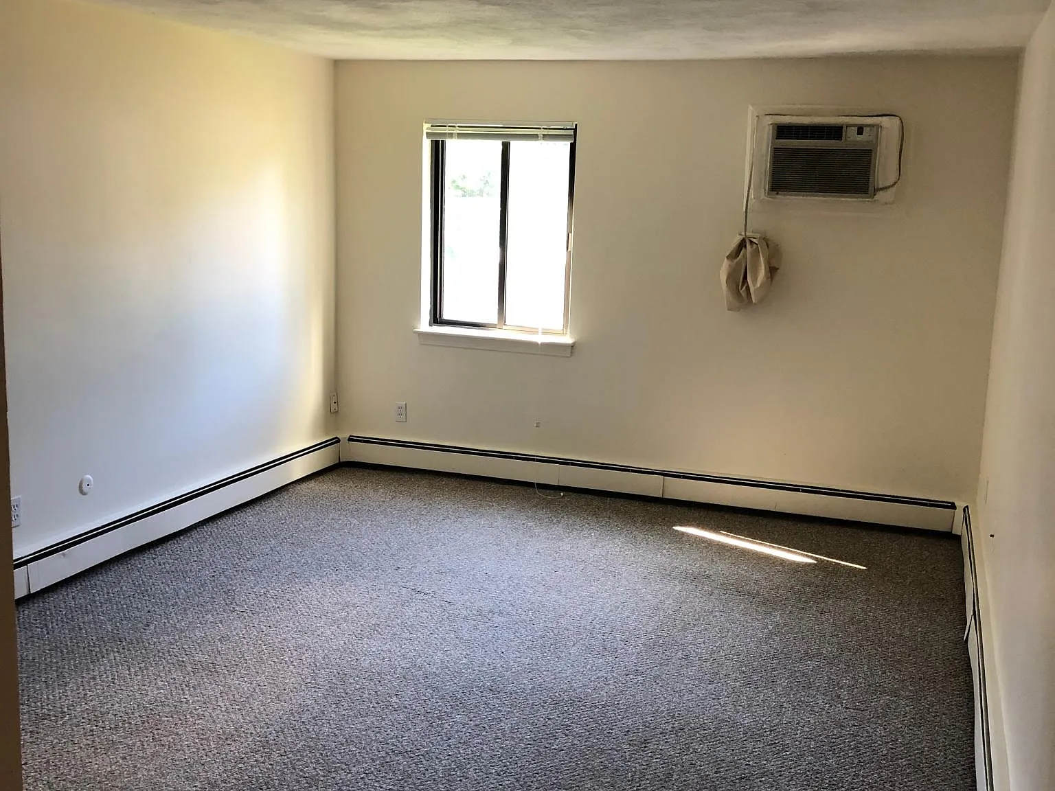 Studio, 484 sqft, $1,400 — Photo 2