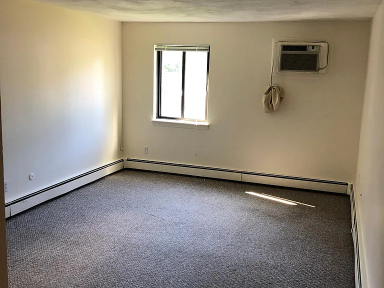 19 Davis Rd #B5 — Photo 2