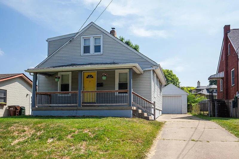 7 Eastern Ave photo 1