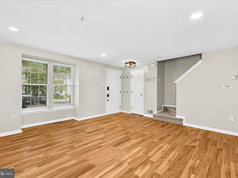 577 Quaker Ridge Ct — Photo 5