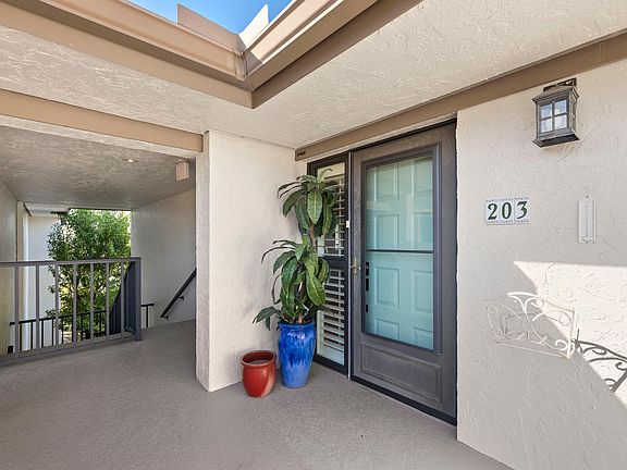 North Naples Tropical Retreat Welcomes YOU!