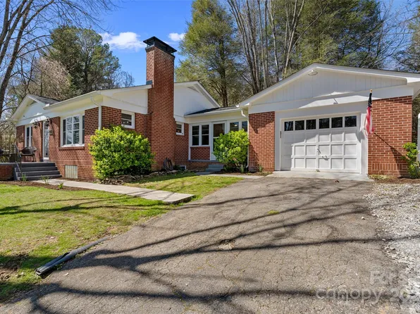 391 Wakefield Dr, Hendersonville, NC 28792