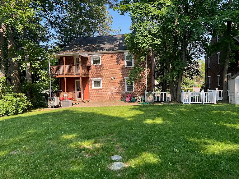 147 Lowell Ave — Photo 16